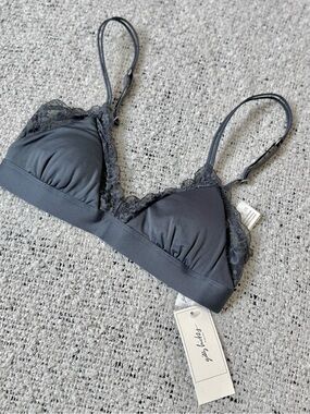 Gilly Hicks Lace-Trim Bralette in Charcoal XS